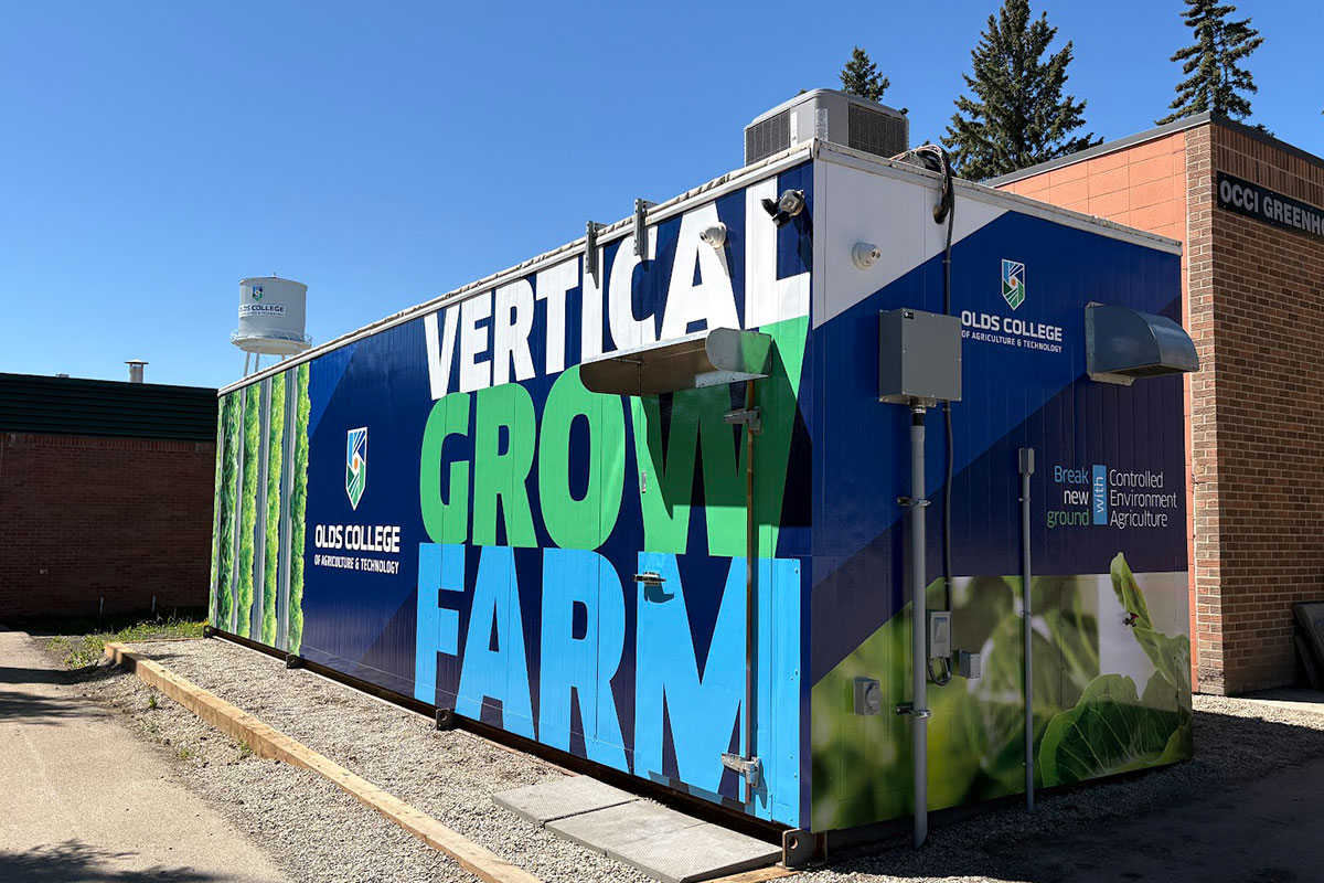 High-Tech Farming Without Soil or Sunlight Focus of Research