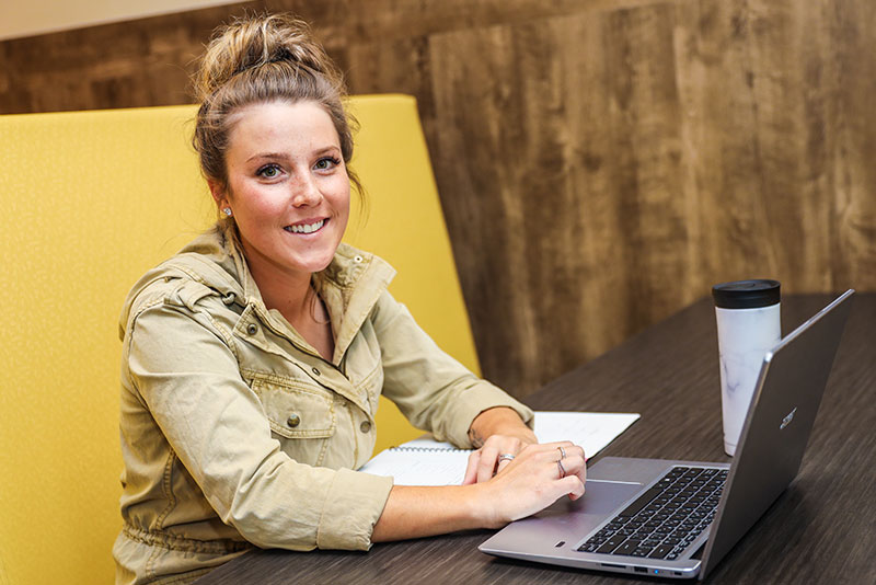 Student in the Hive Learning Commons